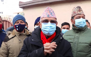 संक्रमण फैलाएको कसूरमा एमाले अध्यक्ष ओलीलाई कारबाही गर्न माग